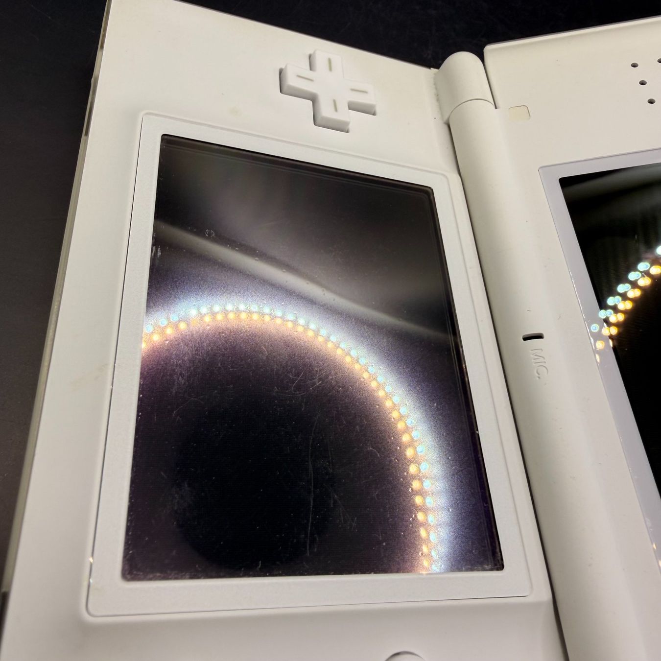 Nintendo Console: Nintendo DS Lite Weiss mit Ladegerät – Usato da Düdingen venduto da Nerdworld