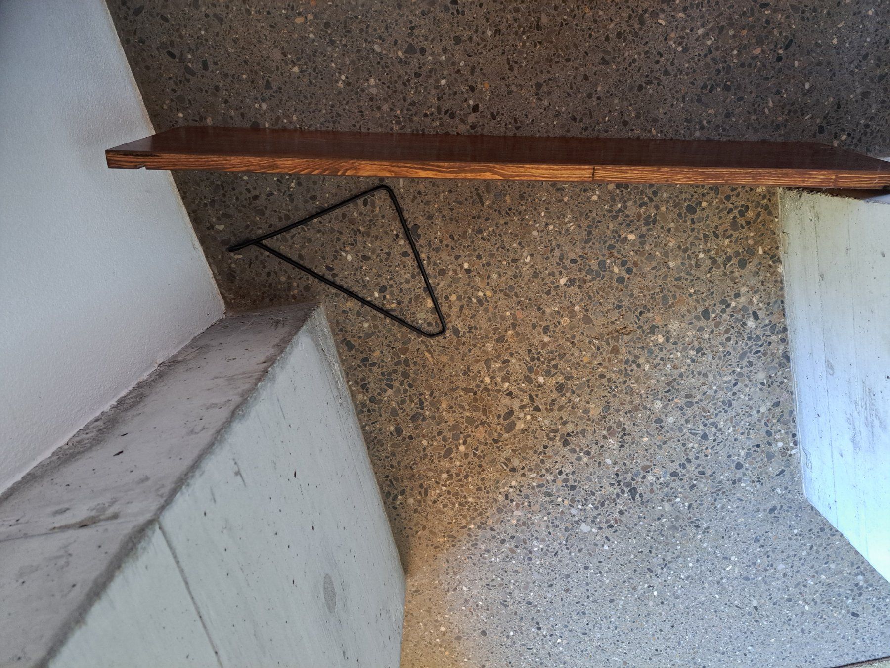 Scaffali: Stringregal Holz Metall Hängeregal Palisander 91cm lang – Usato da Rosshäusern venduto da objekte-24 7