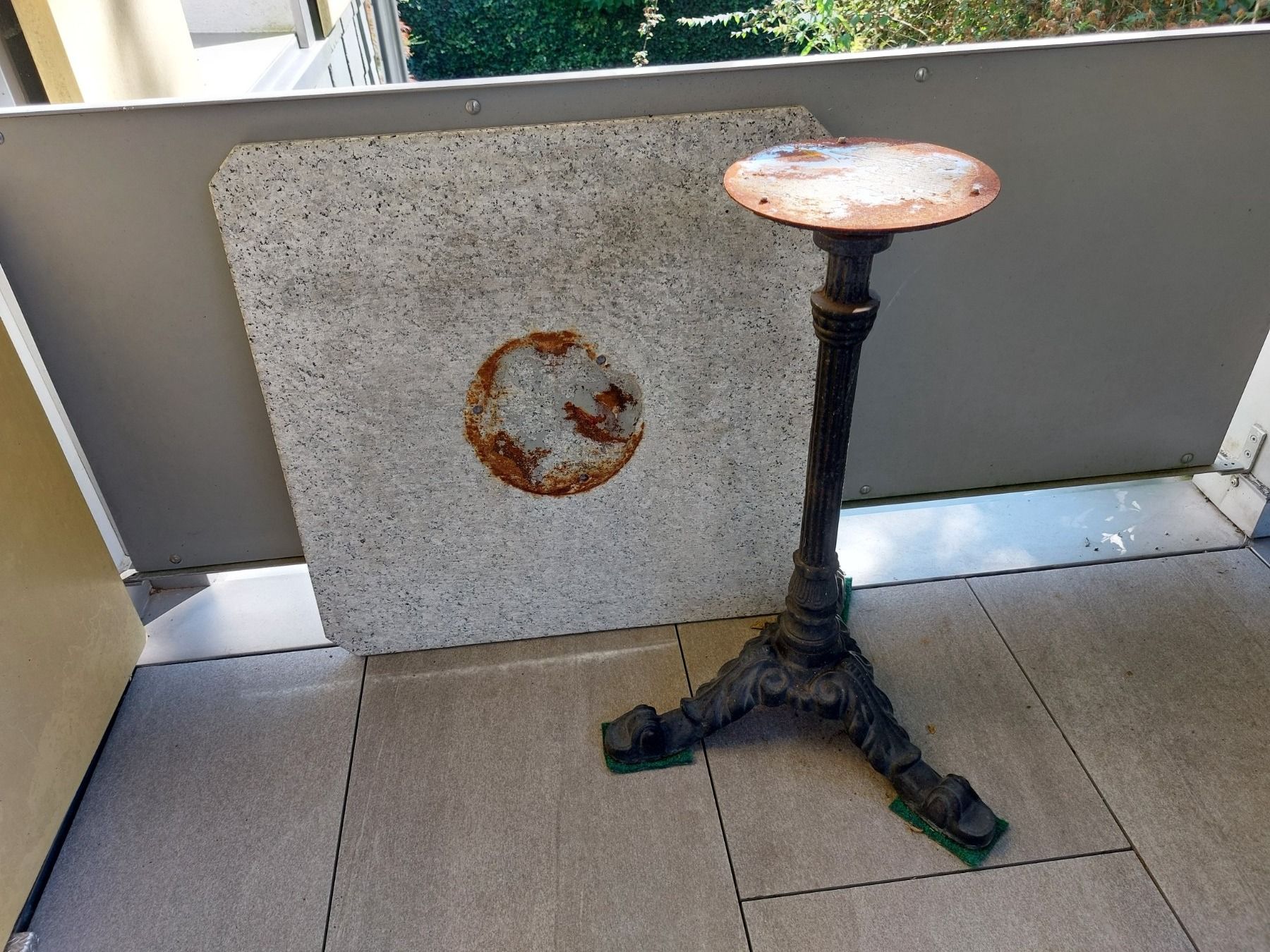 Tables: Granit Gartentisch, Balkontisch – D'occasion à Hefenhofen par ucetsch 4