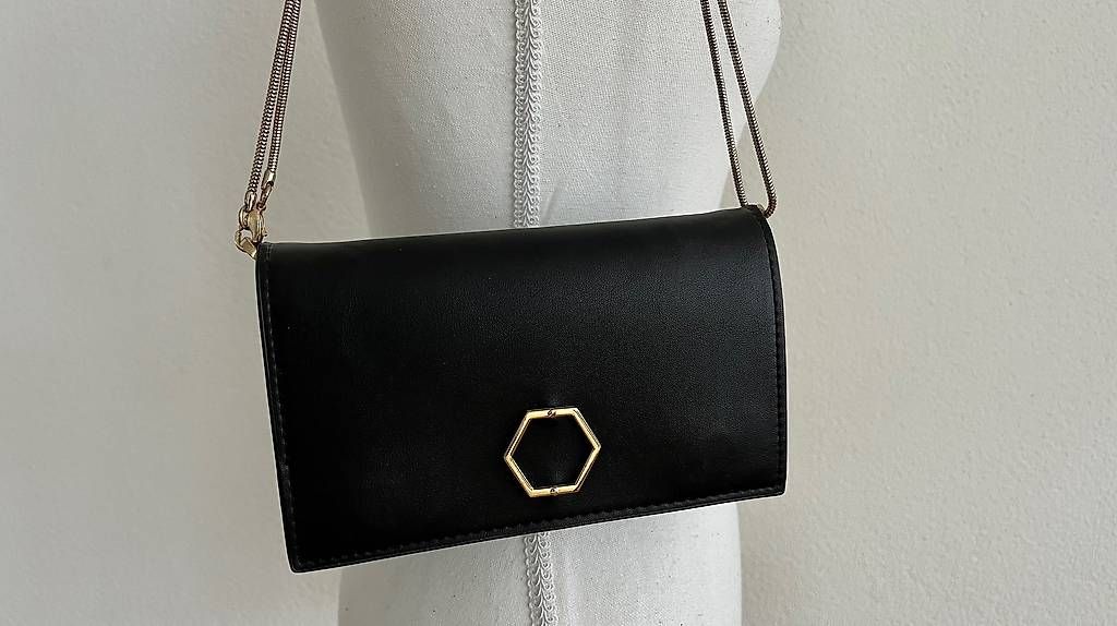 Borse da donna: Tasche schwarz/gold klein – Usato da Volketswil venduto da oli_l2zq