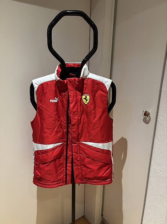 Puma Gilets & Westen: Ferrari Puma Veste Retro M – Gebraucht aus Würenlos von Daveness