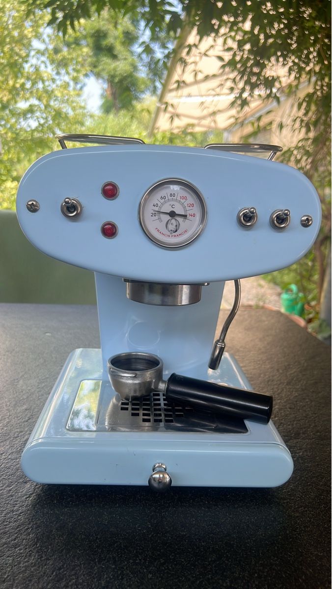 FrancisFrancis! Macchine per caffè & Macchine per espresso: Espressomaschine Francis X1 hellblau Retro Design revidiert – Usato da Oftringen venduto da asme