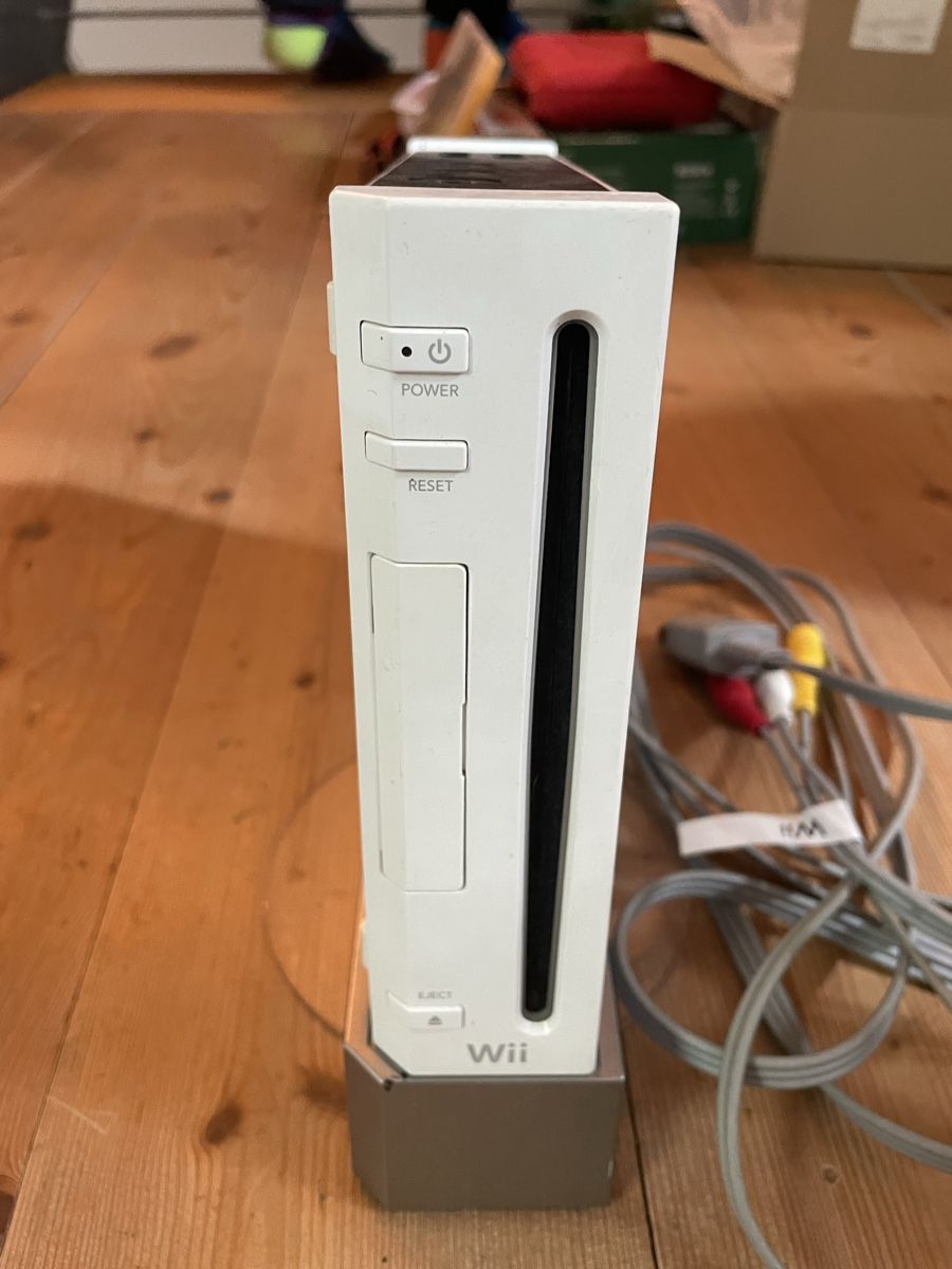 Nintendo Console: Nitendo Wii inkl. 4 Controller & 2 Nunchucks – Usato da Winterthur venduto da Xavira 1