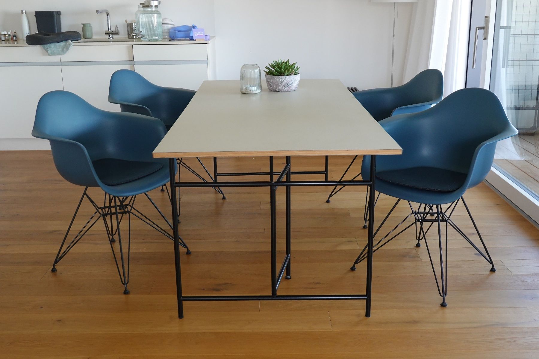 Vitra Chaises: Eames Plastic Armchair DAR (Vitra) – D'occasion à Hausen am Albis par Miles15