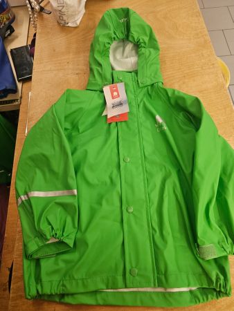 Neuwertige Regenjacke von CeLaVi, Grösse 100, Grün!