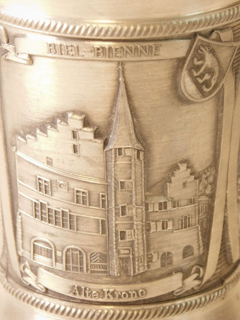Tasses: Zinnbecher Biel-Bienne 95% – D'occasion à Emmenbrücke par Ulisse-22 1
