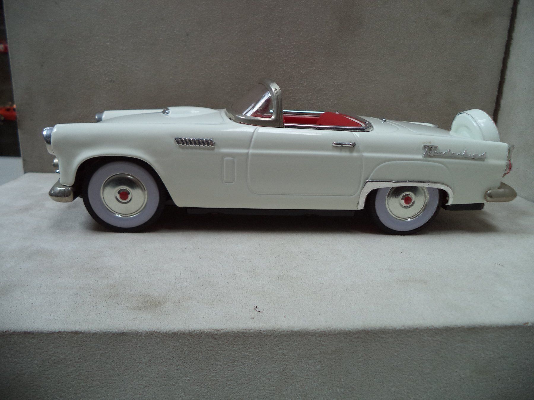 Modellini d'auto: Blech FORD 56 THUNDERBIRD 1:18 – Nuovo e nell'imballaggio originale da Rieden AG venduto da Wirth03 6