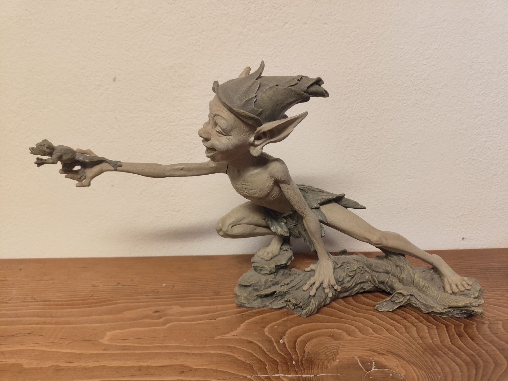 Statuette: Design Toscano CL52463 Stretch Garden Pixie Sculpture – Usato da Bauma venduto da ObrMar