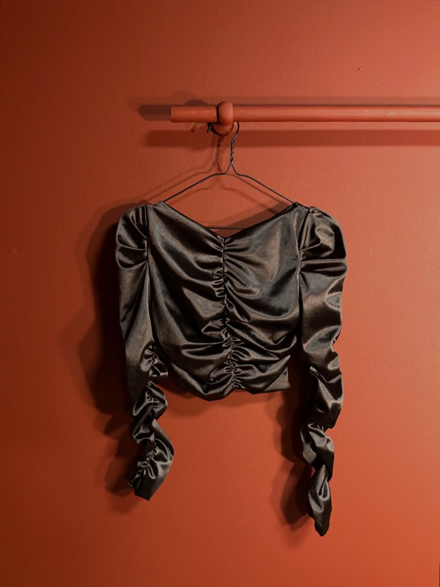 H&M Tops: H&M top – Neu (gemäss Beschreibung) aus baar von may_8fwr 1