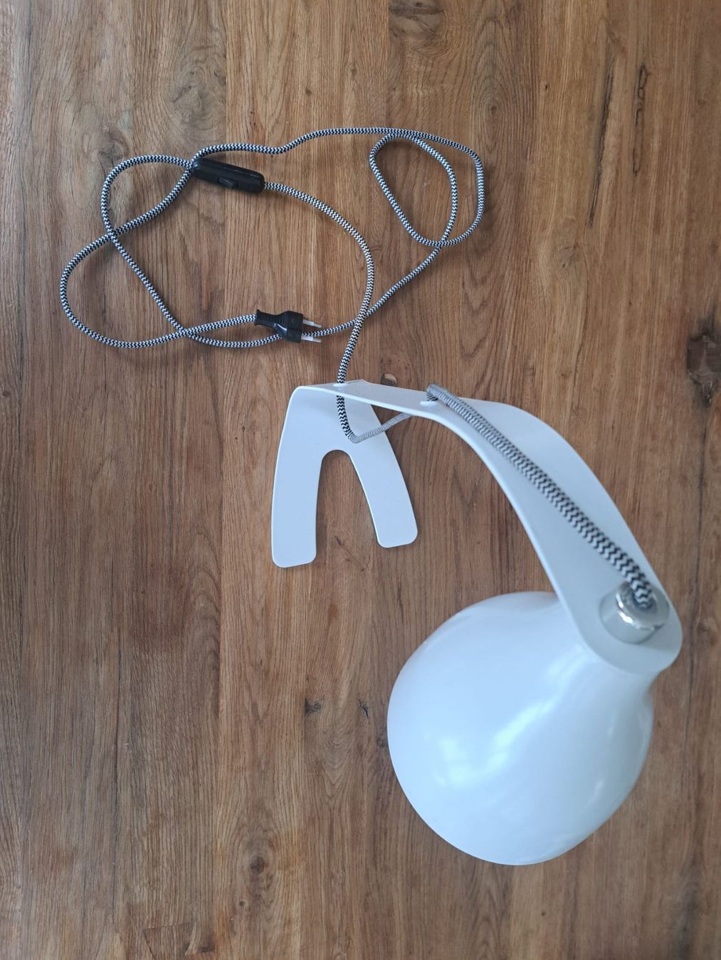 Lampen: Weisse Designer-Tischlampe – Gebraucht aus Wolfhausen von Dragons01 1