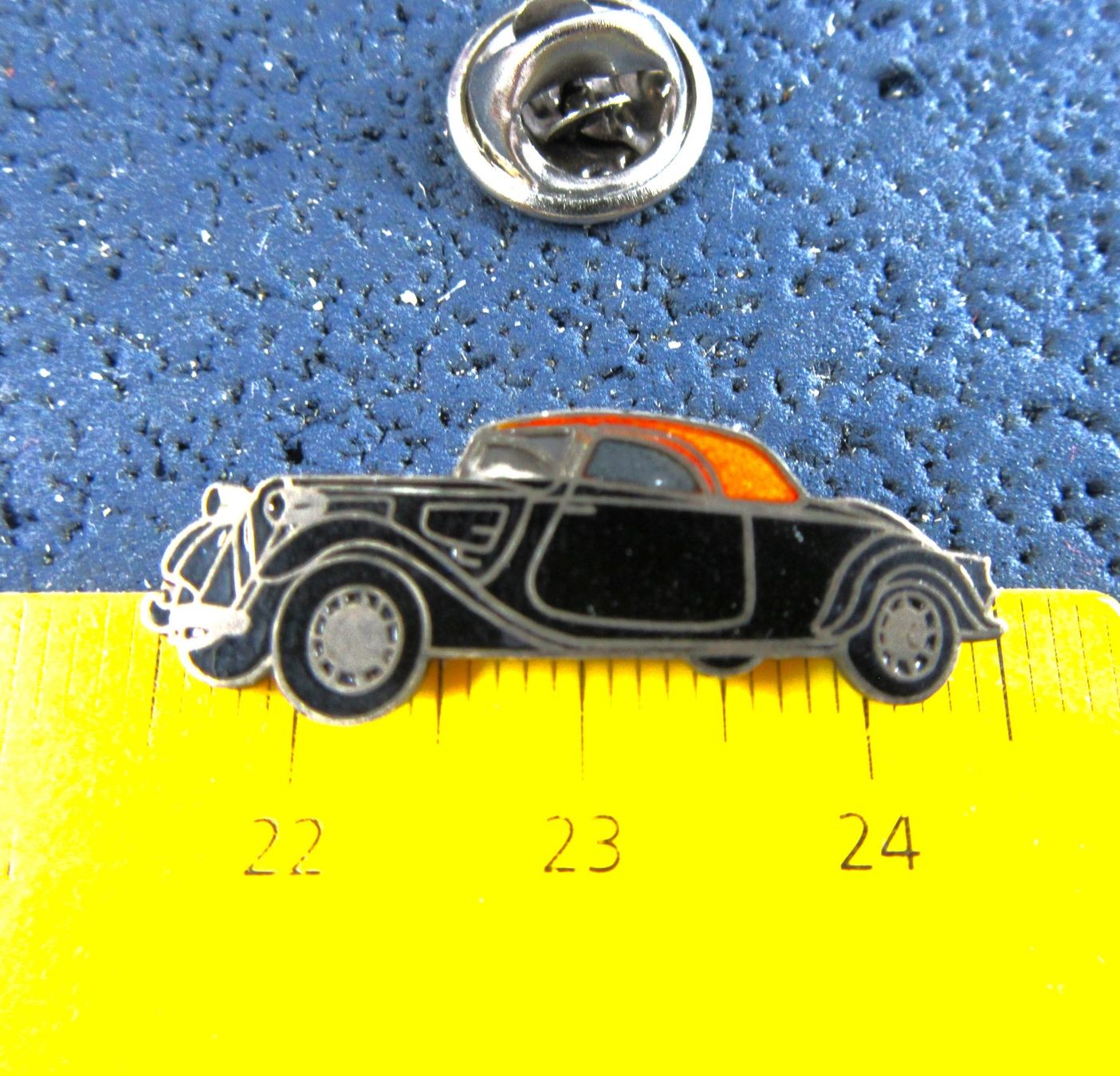 Citroën Placchette & Badge: CITROEN TRACTION 7 OLDTIMER AUTO PIN ENAMEL – Usato da Ettingen venduto da Hausi4711