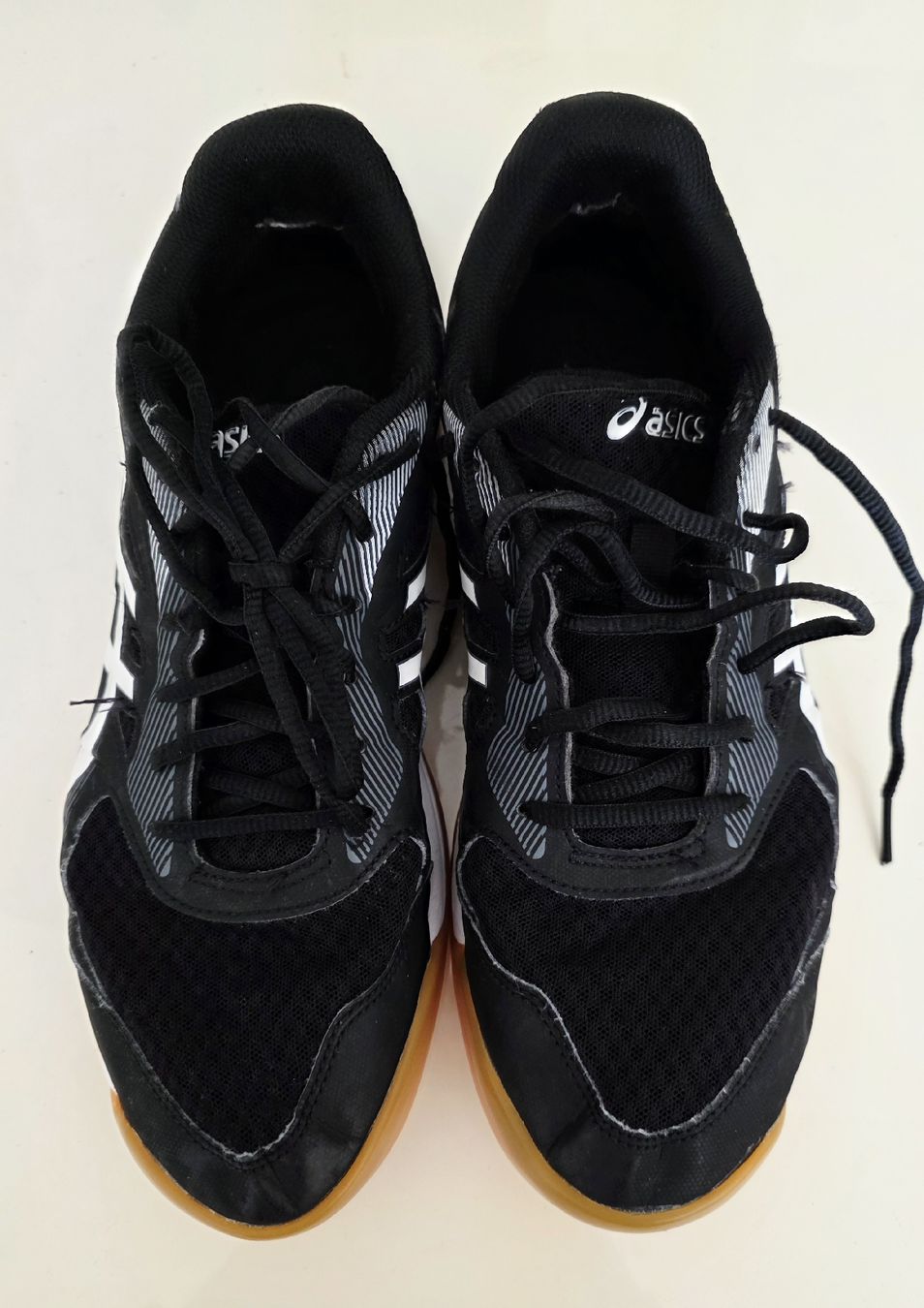 Asics Herrenschuhe: Turnschuhe schwarz astics Gr.45 – Neu (gemäss Beschreibung) aus wetzikon von Bestedienste