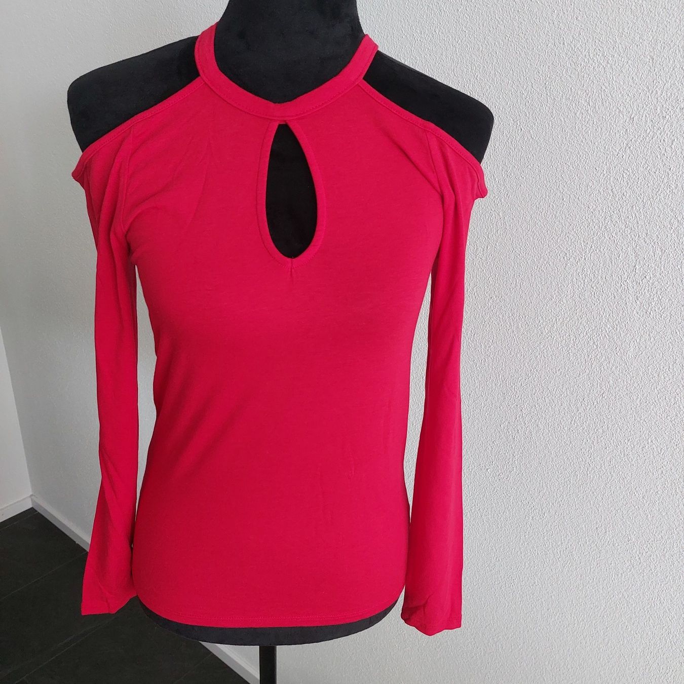 T-shirt: Rotes Langarmshirt – Nuovo (secondo la descrizione) da Muri AG venduto da ReBoutique