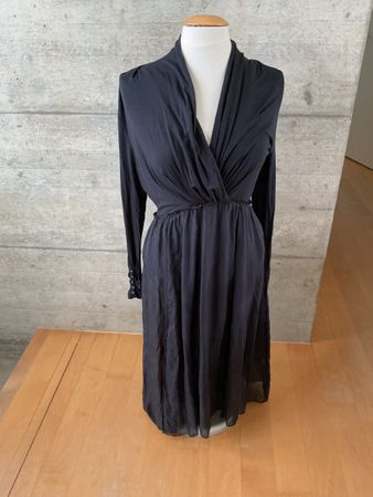 Robe noire Mint Velvet taille 40, soie & viscose, elegante✨