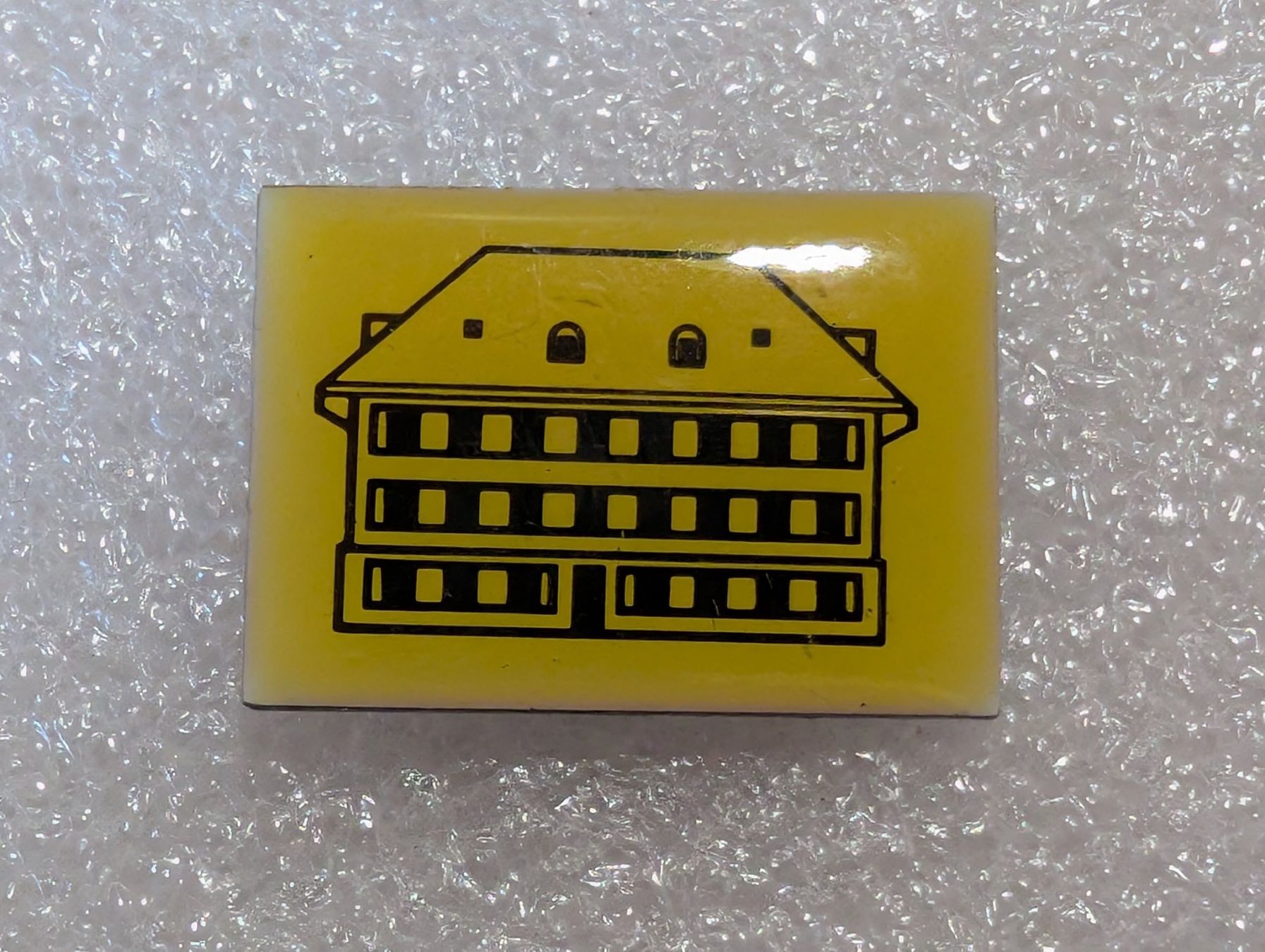 Plaketten & Abzeichen: Ansteckpin 259: Haus – Gebraucht aus Oppligen von Pin-Fall-Shop