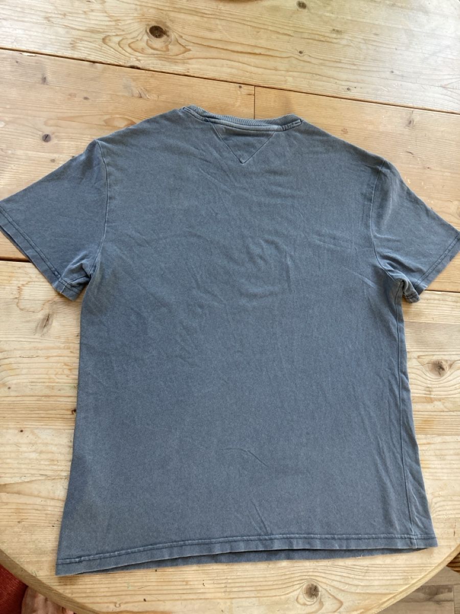 Tommy Hilfiger Hemden, T-Shirts & Polos: Tommy Jeans T Shirt 2 – Gebraucht aus Romanshorn von gokken 1