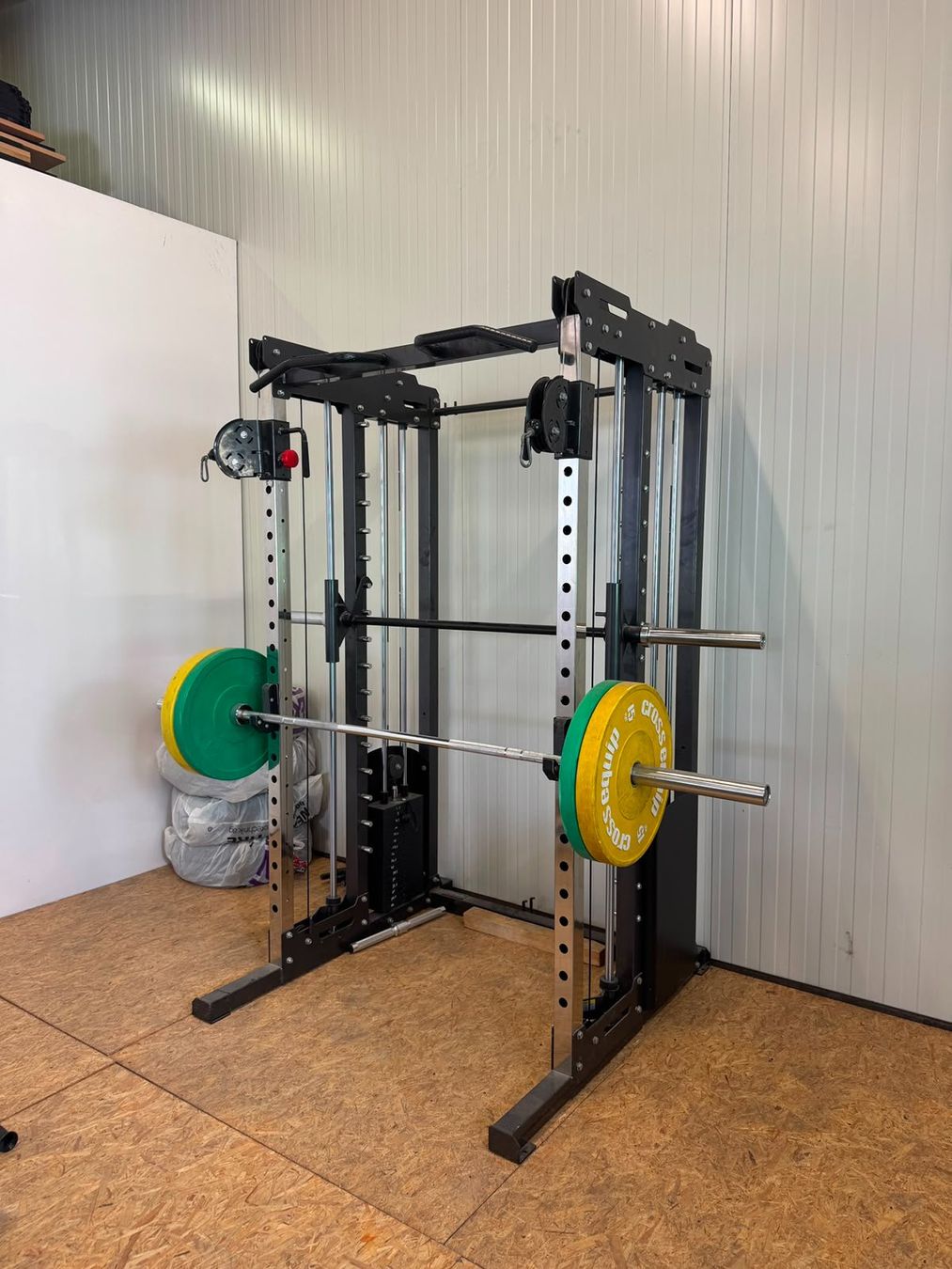 Hometrainer: Smith Machine mit Bank und diversem Zubehör – Usato da Schleitheim venduto da waeckerlin 1