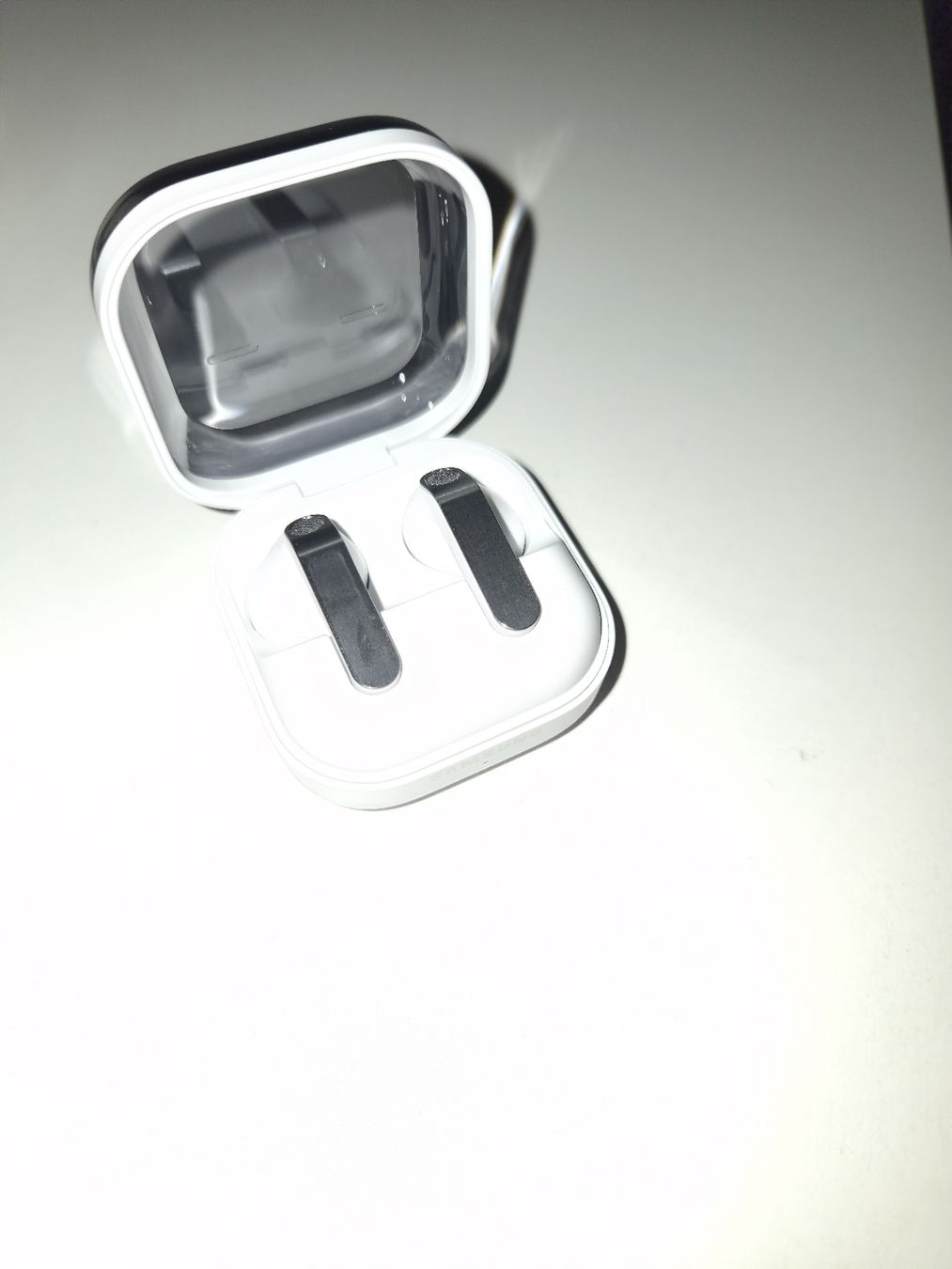 Samsung Casques audio: Samsung Galaxy Buds4 Kopfhörer Weiss mit Ladecase – Neuf (Voir description) à Riehen par OliverK0102