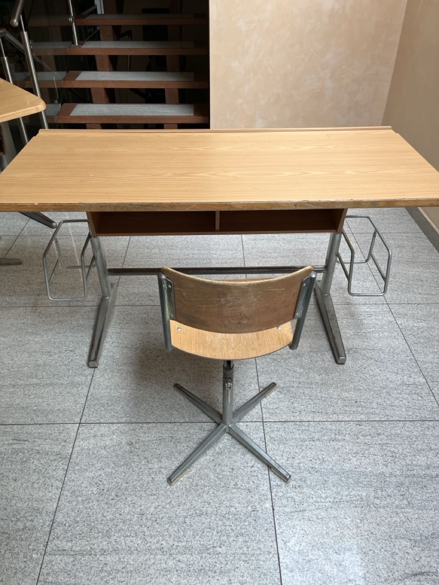 Schreibtische: Kinder-Schreibtisch – Gebraucht aus Stallikon von g_amisha 2