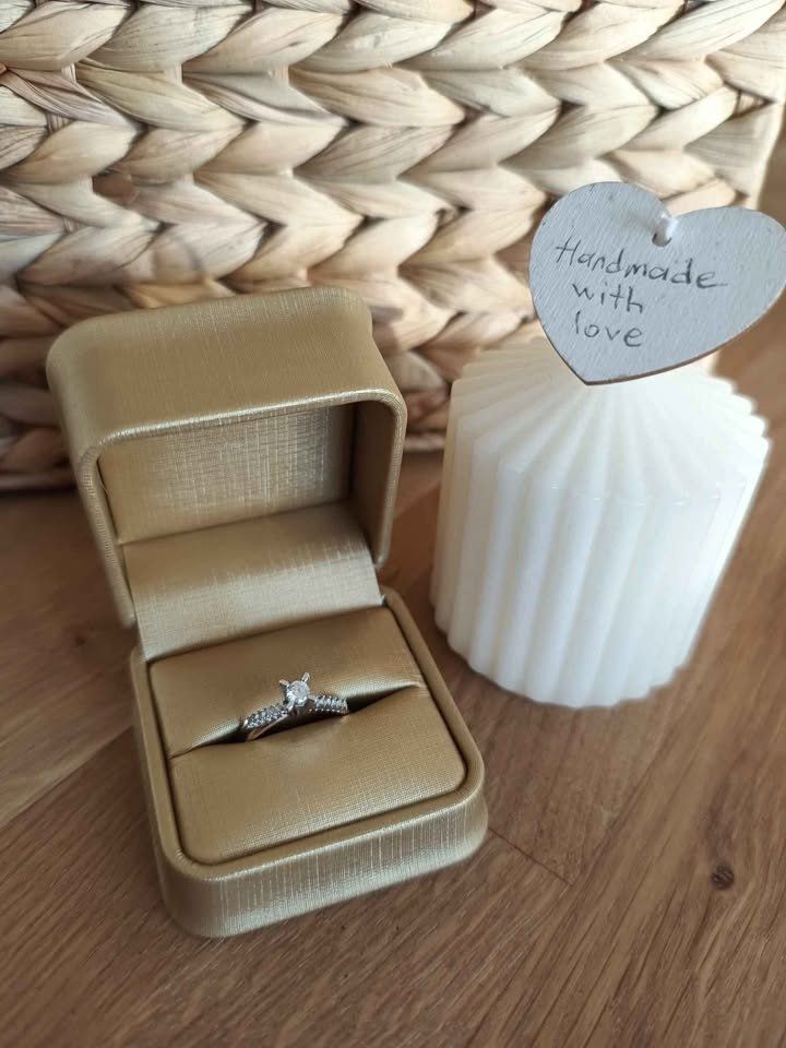 Ringe: Neu Natural Diamond Ring 18K Gold - Twisted style – Neu und originalverpackt aus Birmensdorf ZH von Nanu-R 8
