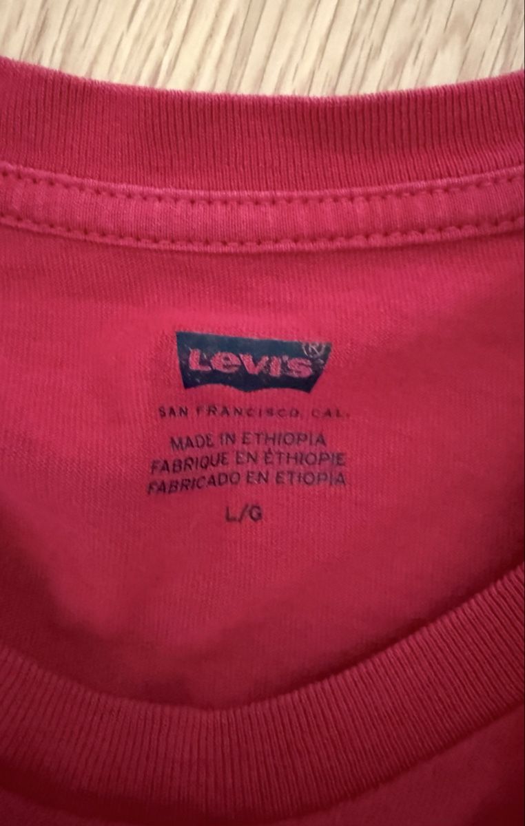Levi's T-shirt: Levi’s T Shirt  – Usato da Niederbipp venduto da helvetikuu 2
