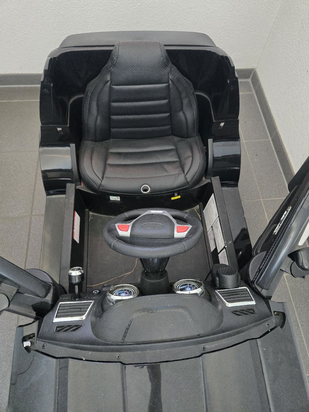 Veicoli per bambini: Kinder Elektroauto Polizei Ford Explorer, Schwarz – Usato da Rüthi (Rheintal) venduto da Racletteman 3