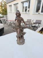 Skulptur Auguste Moreau Frau Figur antik beschädigt