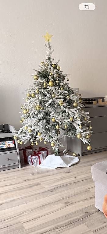 Toutes les décorations: Weihnachtsbaum künstlich mit "Schnee" – D'occasion à Rothrist par ale_h7dz 1