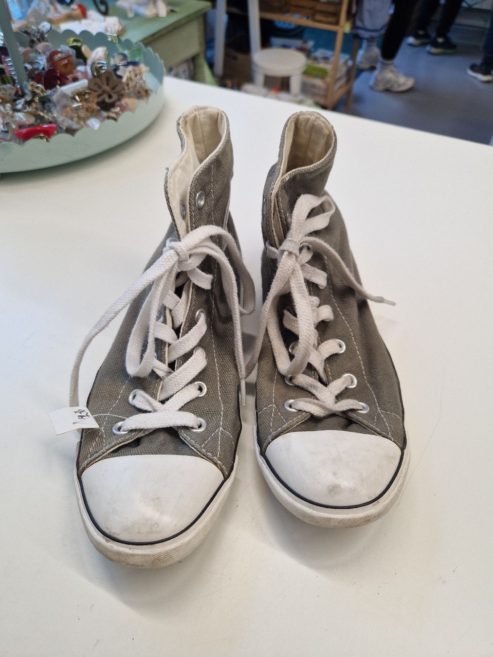 Converse Damenschuhe: Converse Grösse: 36 – Gebraucht aus Wallisellen von misnenes 1
