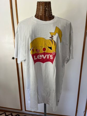 T-Shirt Levis x Pokemon Gr. M oversized