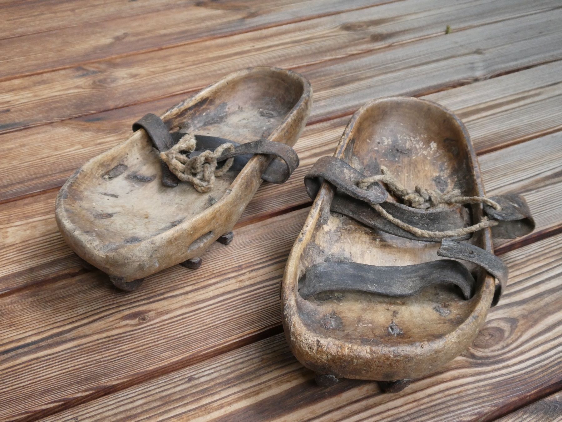 Scarpe da uomo: antike Museale Holzschuhe – Usato da Lüchingen venduto da Eeizo