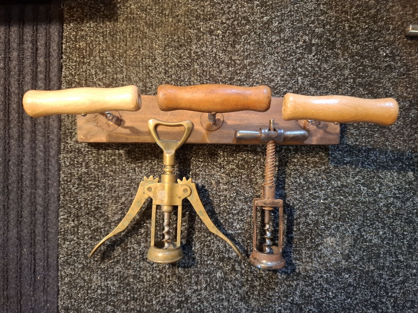 Apribottiglie & Tappi per chiusura: Serie di 5 cavatappi vintage – Usato da Motto Blenio venduto da Vigio 2