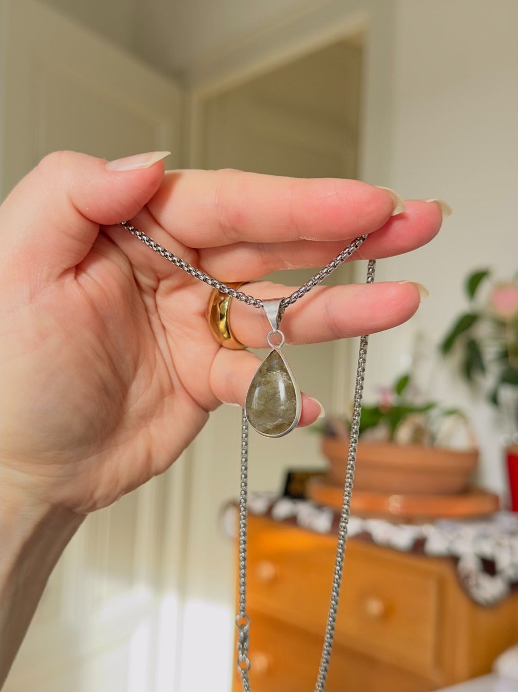 Ketten: Fashionable labradorite necklace – Neu und originalverpackt aus Genève von AGBERG 7