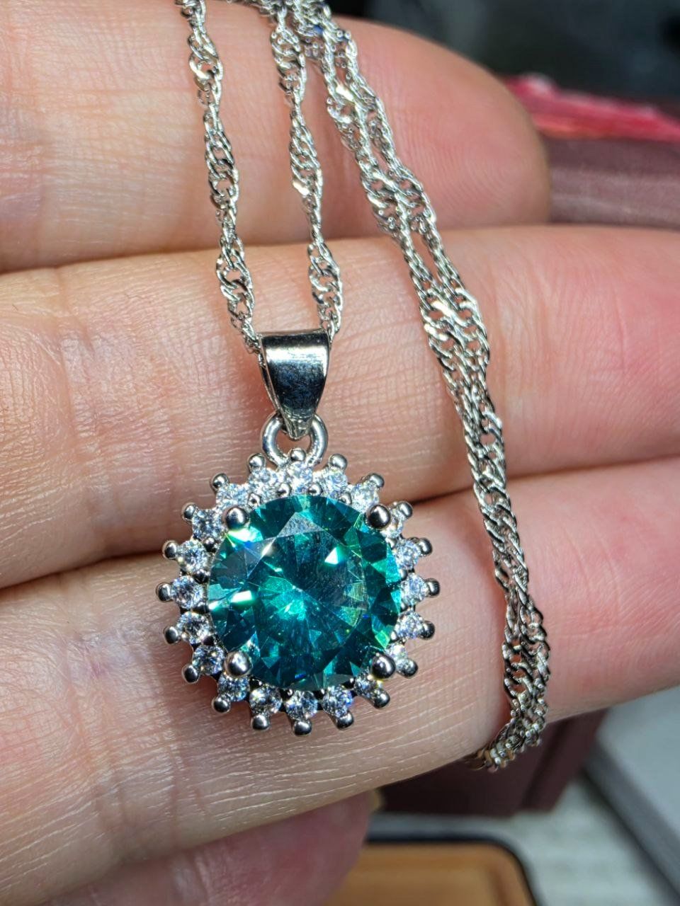 Colliers: Collier argent avec zircons – Neuf avec emballage d'origine à Reconvilier par Tsma67