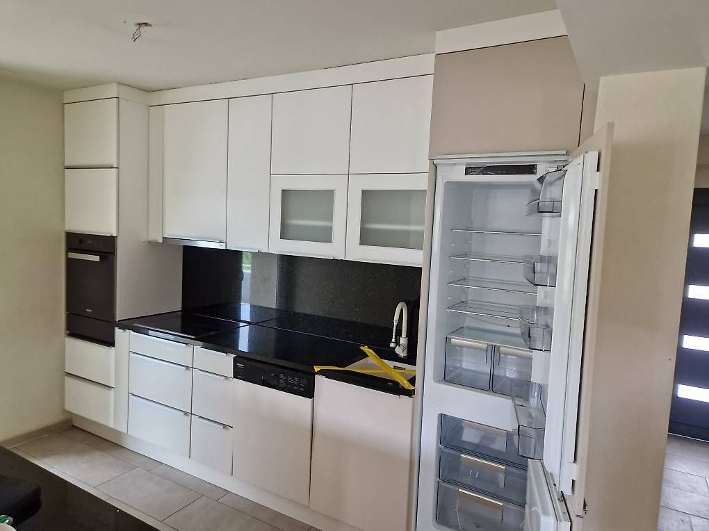 Cucine complete: Intakte Küche (2019) mit Insel – Usato da Zürich venduto da SianaB 2