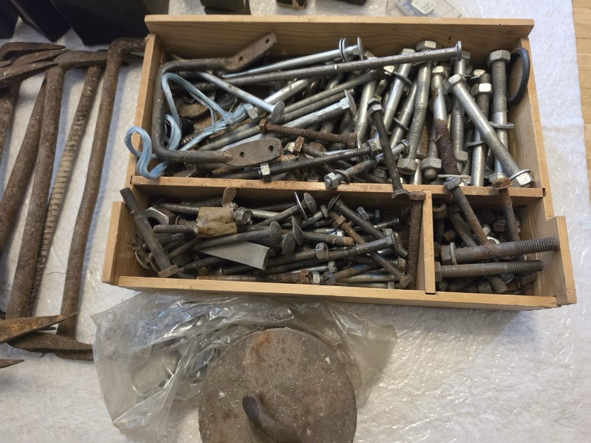 Tous les outils: Schrauben Sortiment und diverse Eisenwaren Konvolut – D'occasion à Grenchen par Mary.J 3