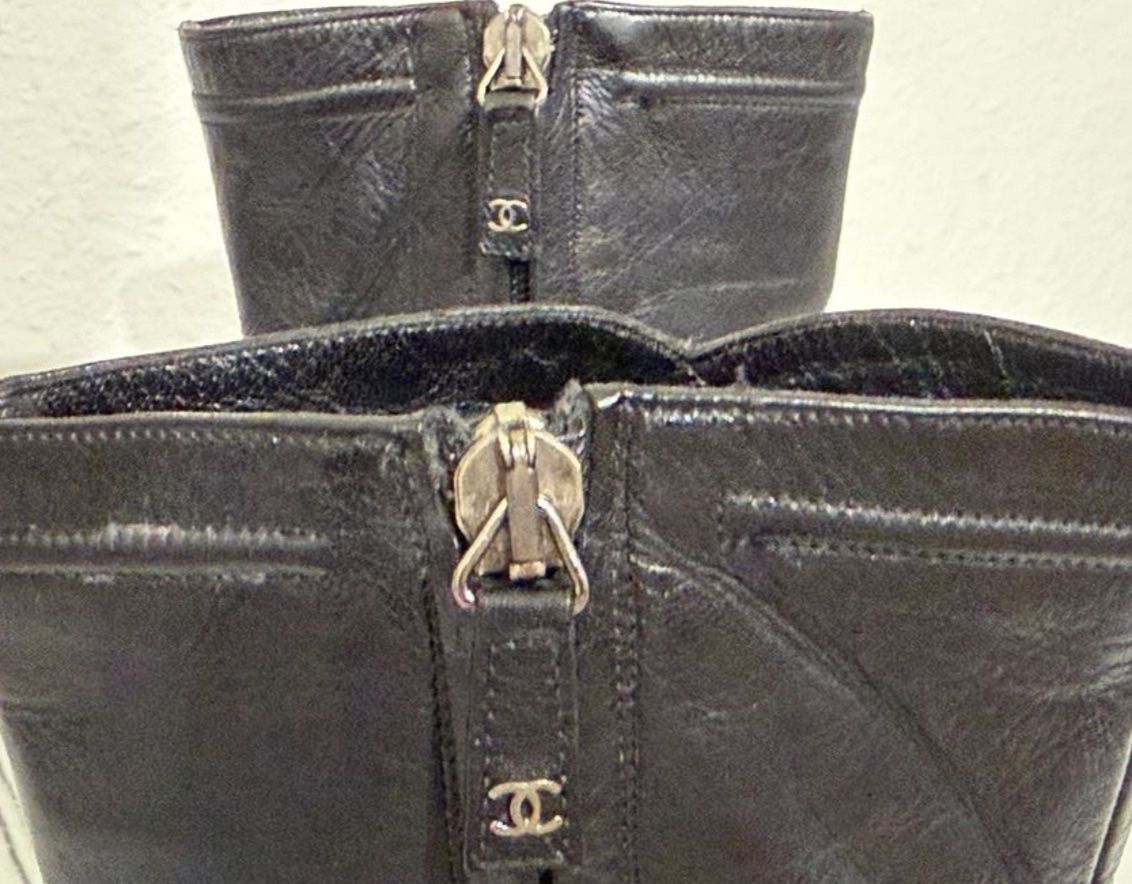 Chanel Scarpe da donna: Hot Chanel boots black 40.5 – Usato da Bern venduto da Rigoler 3