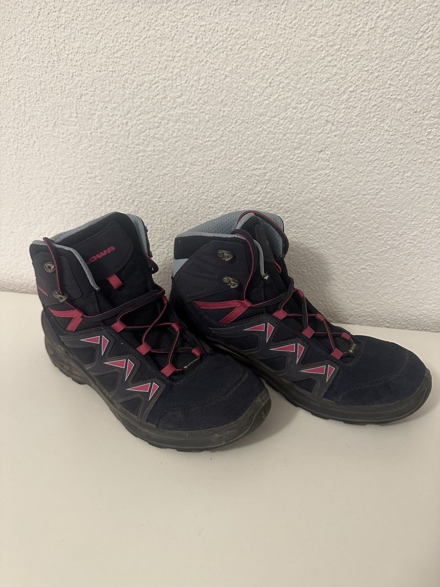 Lowa Chaussures femmes: Lowa Wanderschuhe Gr.41 – D'occasion à Horw par claurue78