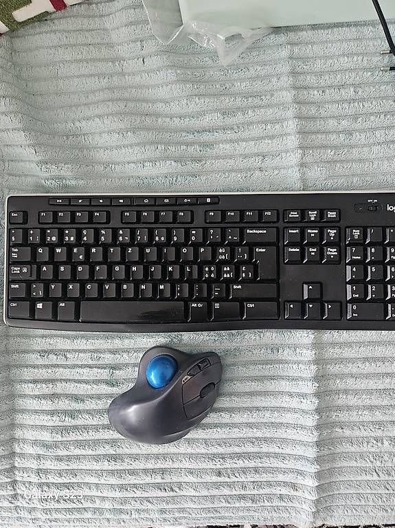 Claviers: Logitech Tastatur + Maus - Kabellos – D'occasion à Wallisellen par BeautyBee