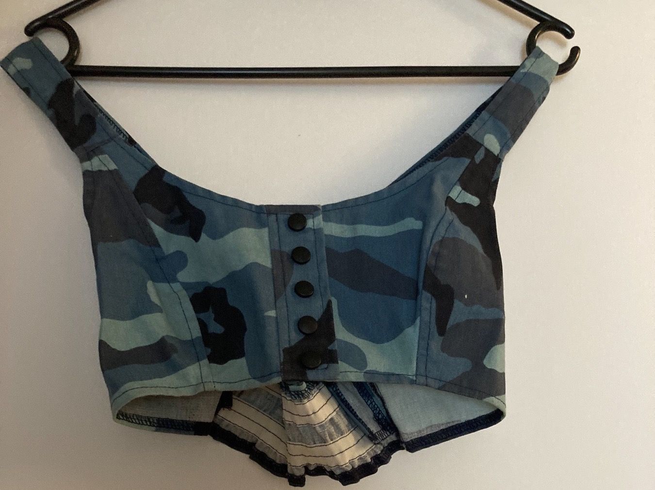 Top: Crop Top Military Style – Nuovo (secondo la descrizione) da Uster venduto da Kalici1