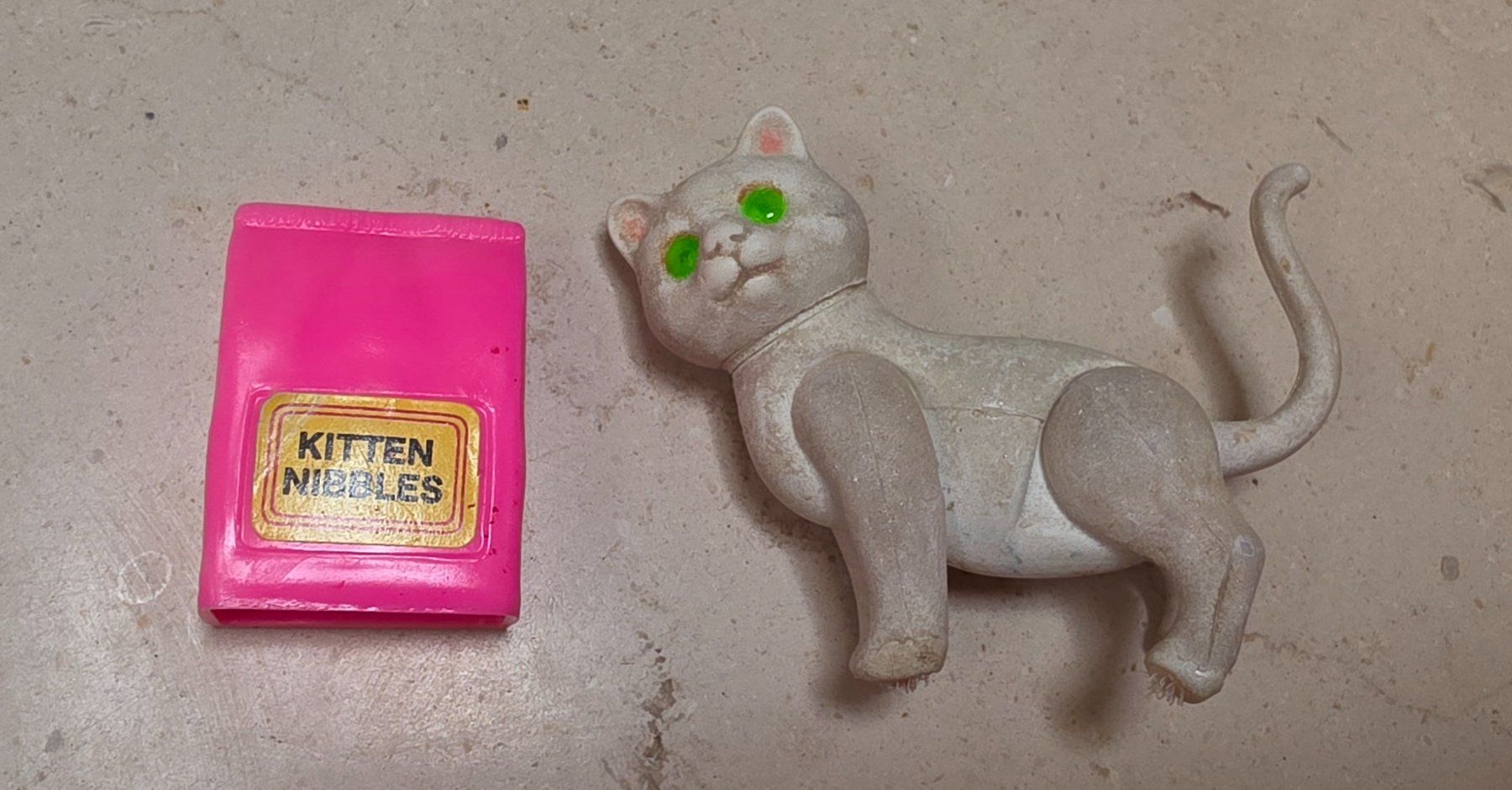 Puppen: Chat de Barbie de 1982 – Gebraucht aus Bulle von Chimchiree