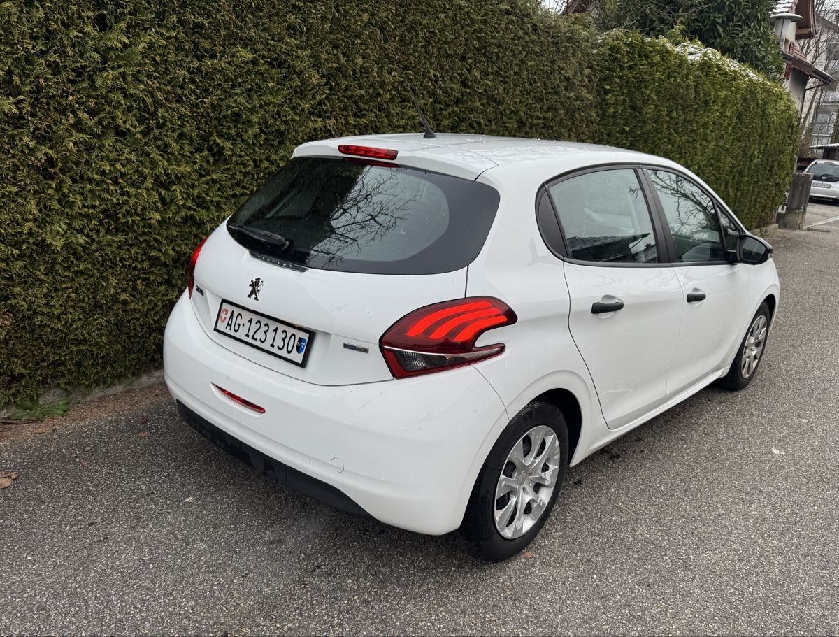 Peugeot Automobili: Peugeot 208 1.2 VTi  ab MFK – Usato da Oftringen venduto da A1Rental 6