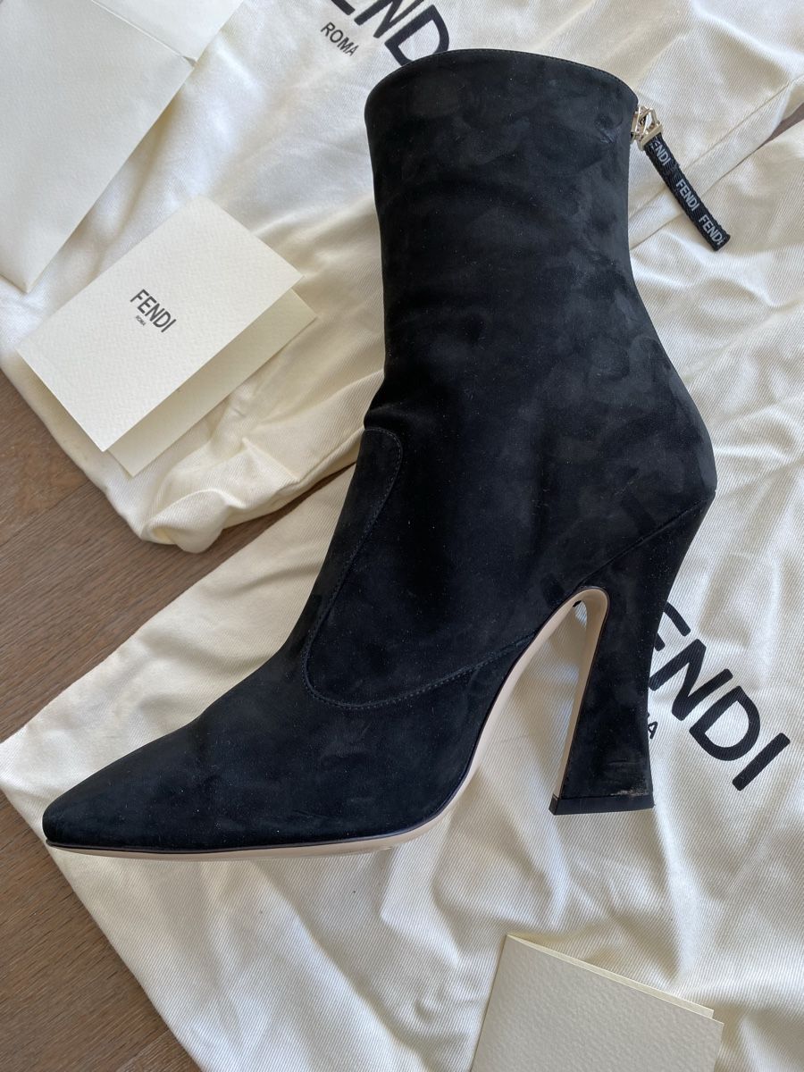 Fendi Scarpe da donna: Bottines  Fendi en daim noir taille 38 – Usato da Champlan venduto da Ger77 1