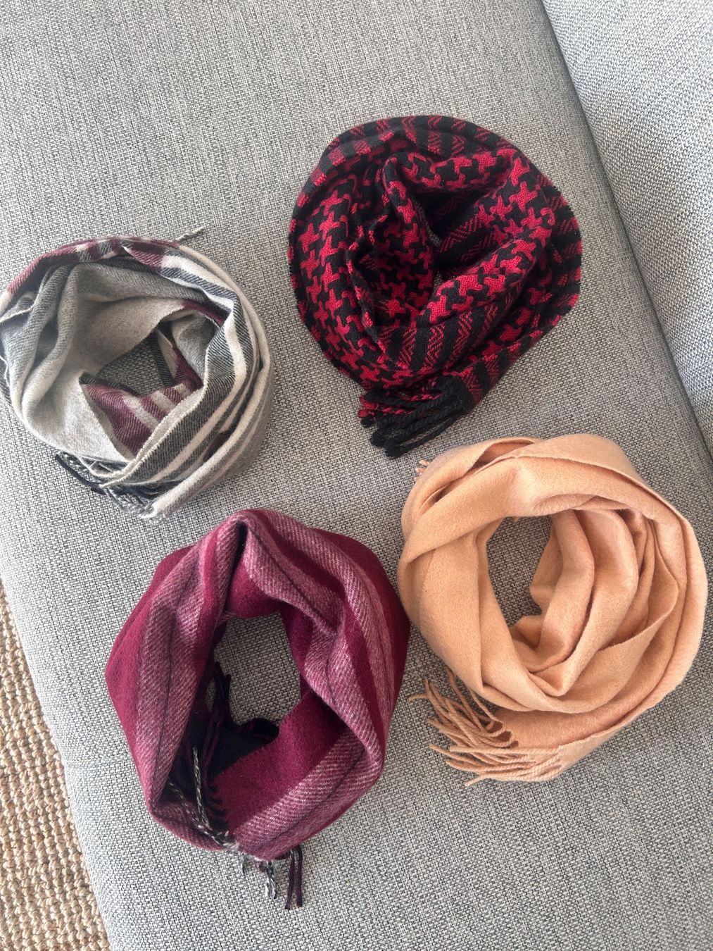 Lotti di vestiti: Kaschmir Schals Bundle – Usato da Illnau venduto da Monkky 5