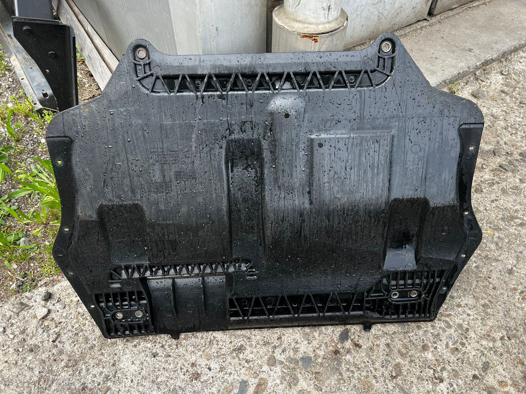 Volkswagen Tutti pezzi di ricambio auto: Original Unterer Motorschutz VW Caddy 2015 – Usato da Chiggiogna venduto da albetta55 1