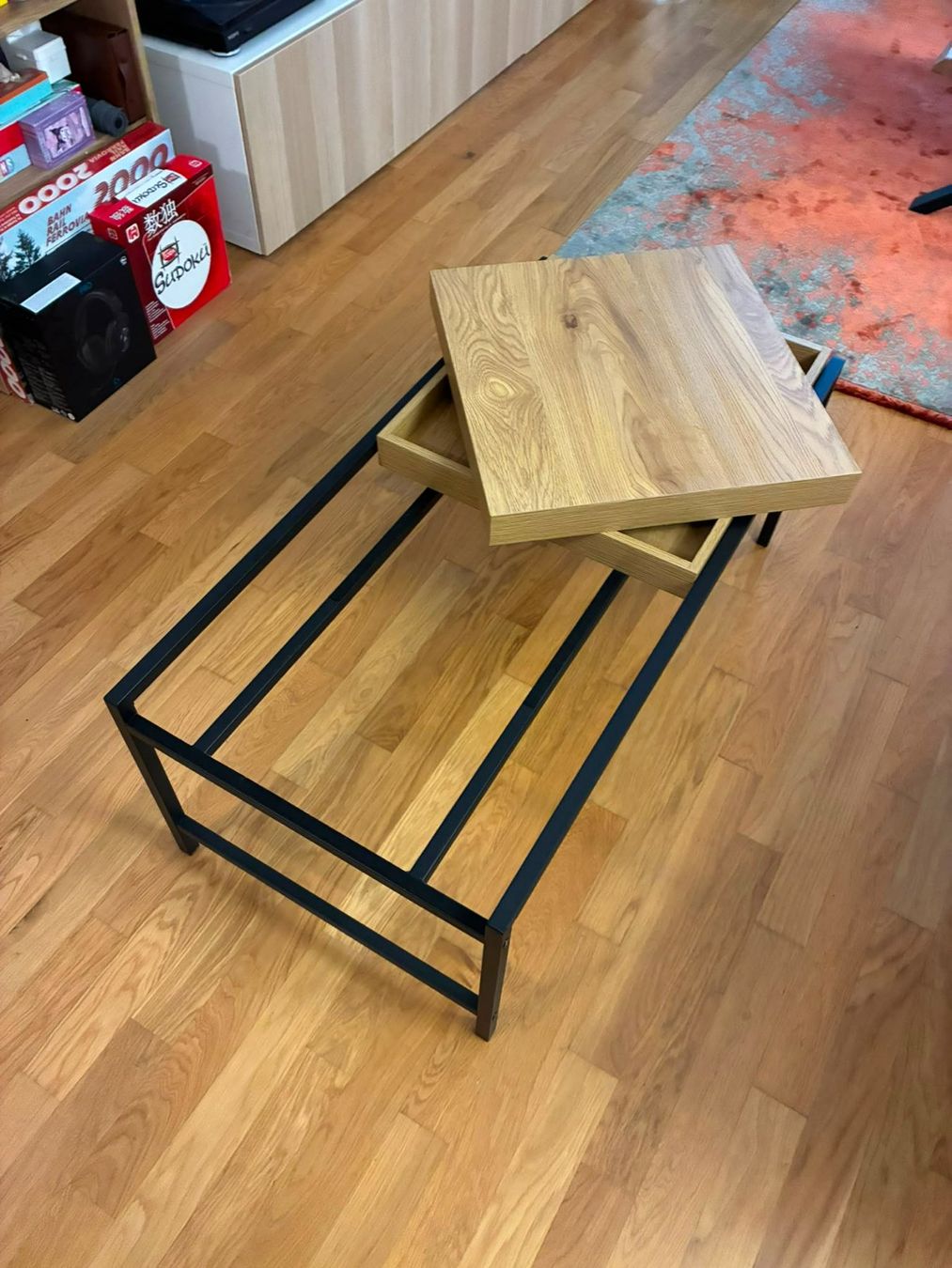Tables: Couchtisch eiche/schwarz – D'occasion à Volketswil par Mirek 1