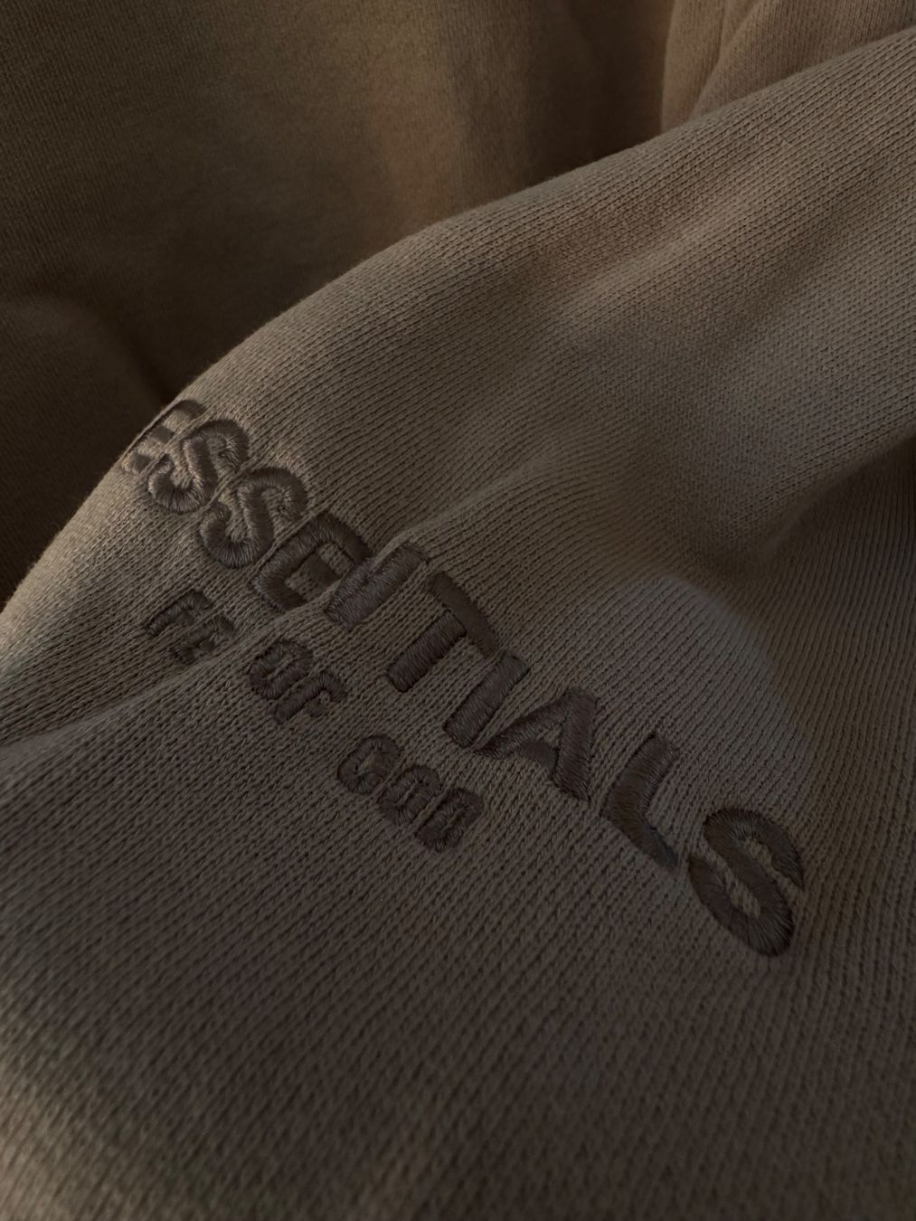 Fear of God Pullover & Sweatshirts: Fear Of God Essentials Sweatshirt Tan – Neu (gemäss Beschreibung) aus Nürensdorf von gla_5tjl 3