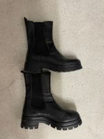 Black boots (fake leather)