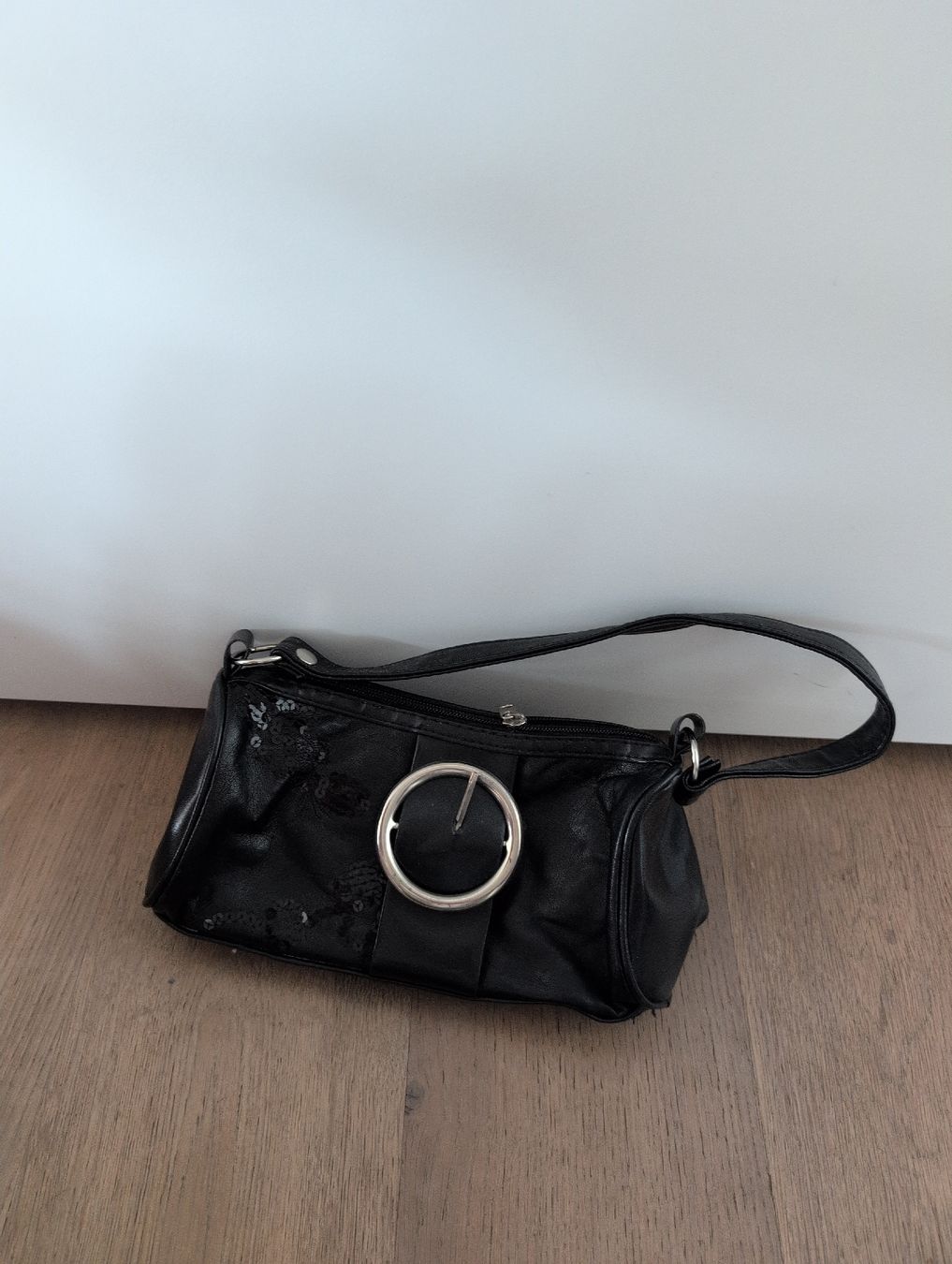 Borse da donna: NEU Elegante Handtasche Schwarz mit Schnalle – Nuovo e nell'imballaggio originale da Uster venduto da Mooreas 1