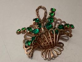 Broche panier de fleurs avec pierres vertes vintage